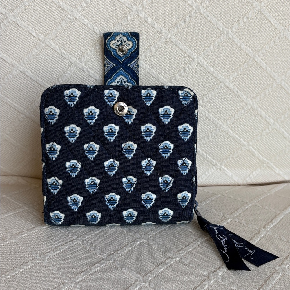 Vera Bradley tote Navy Blue with matching wallet - Picture 5 of 6